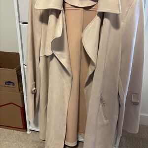 Charlie Paige Suede Jacket - Elegant cream color - zip pockets